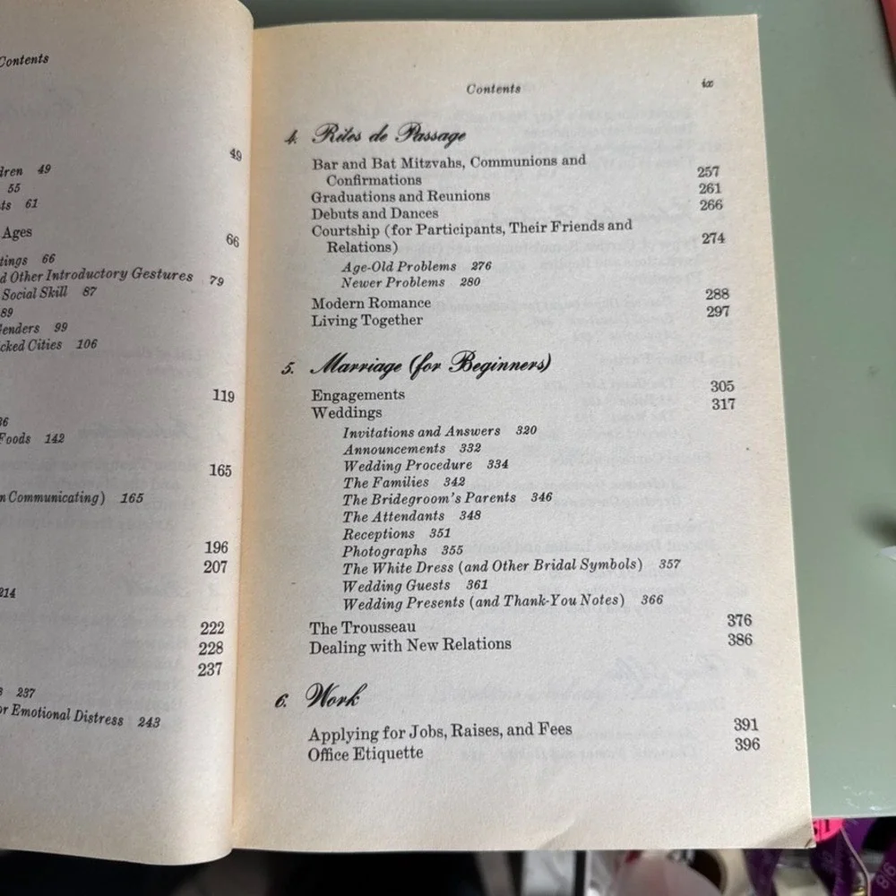 Judith Martin Miss Manners' Guide to Excruciatingly Correct‎ Behavior Paperback